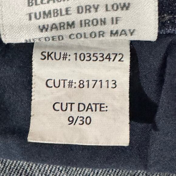 Torrid Women’s jeans Size 22R Dark Blue Rinse Manufacturer Feathering - Picture 10 of 13